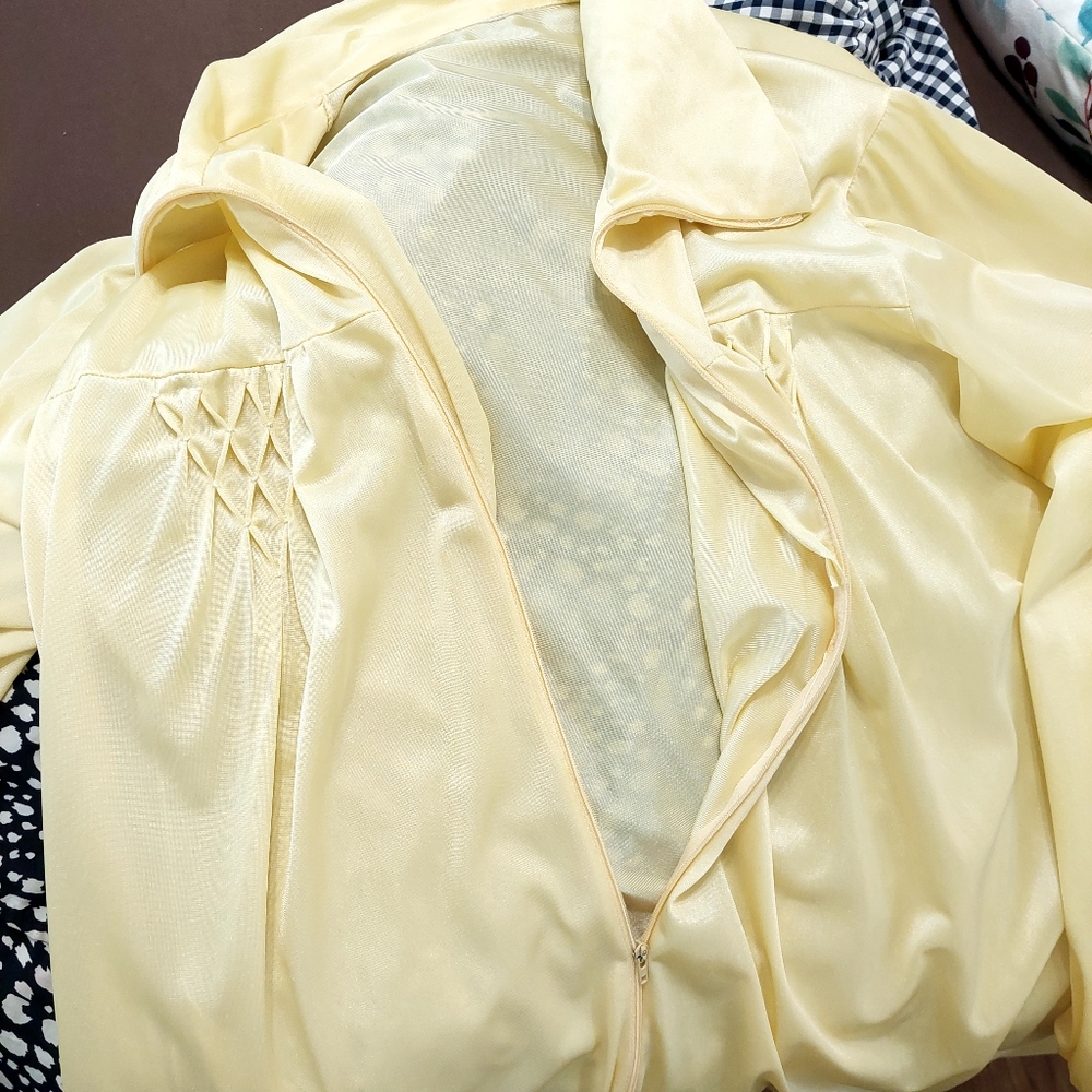 V I N T A G E:: Yellow Nightgown